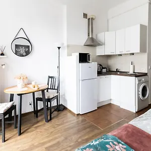 https://piotrapartments.warsawhotelspoland.com